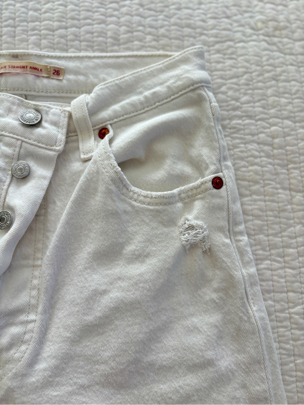 Levi’s Ribcage White Straight-Leg Jeans - Picture 9 of 10